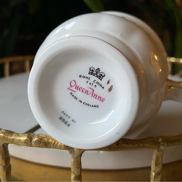 1960’s Pair of Queen Anne 8564 Floral Teacups + Saucers - Vintage Bone China Set - Picture 9 of 11